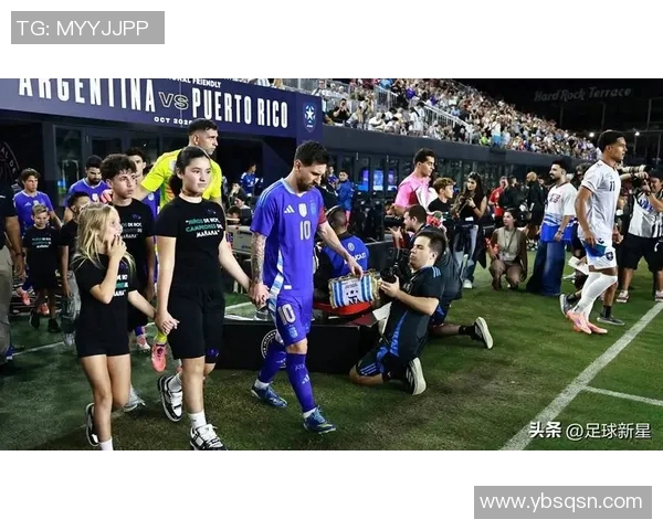 足球明星闪耀赛场风采，球场英姿尽显传奇实力与激情